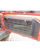 Výklopný stolek na dveře kufru Jeep Wrangler JL