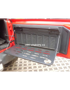 Výklopný stolek na dveře kufru Jeep Wrangler JL